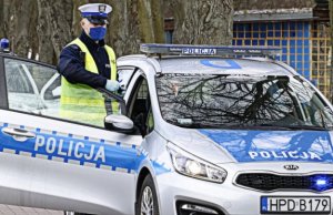 policjant i radiowóz