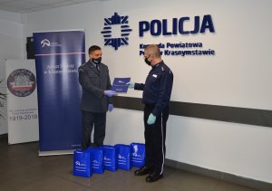 I Zastępca Komendanta Powiatowego Policji w Krasnymstawie nadkom. Zbigniew Oleszczuk i Kierownik działu penitencjarnego Aresztu Śledczego kpt. Mariusz Lisowski