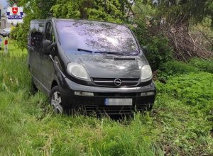 opel vivaro na poboczu