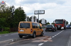 pojazdy stojące na drodze, miejsce zdarzenia drogowego