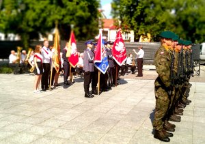 poczet sztandarowy Komendy Powiatowej Policji w Krasnymstawie