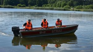 strażacy i policja w łodzi