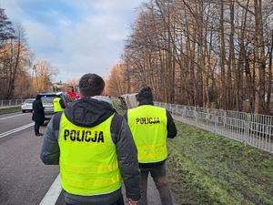 na zdjęciu widać policjantów z grupy dochodzeniowo - śledczej