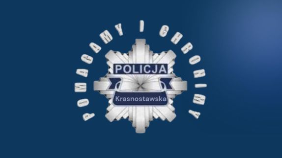 Gwiazda policyjna z napisem Policja krasnostawska. Nad gwiazdą widnieje napis pomagamy i chronimy