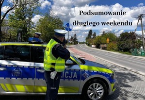 policjanci ruchu drogowego w trakcie kontroli prędkości