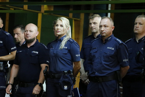 Zdjęcie przedstawia grupę dzielnicowych na strzelnicy.