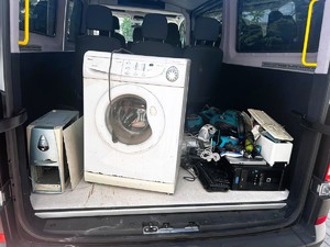 sprzęt elektroniczny przekazany przez policjantów