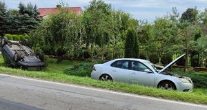 Dwa pojazdy ujęcie boczne