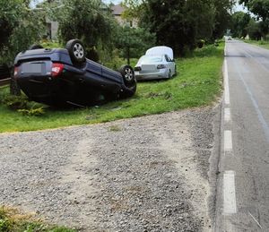 dwa pojazdy ujęcie z tyłu