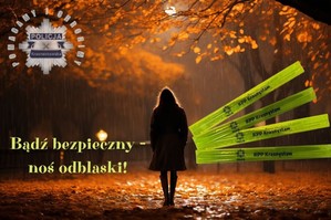 Kobieta w parkowej alejce jesienną porą po zmroku. Po prawej stronie napis Bądź bezpieczny - noś odblaski! Po prawej stronie opaski odblaskowe.
