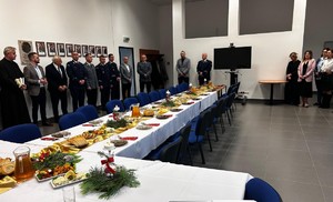 uczestnicy spotkania opłatkowego