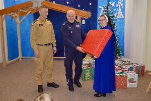 służby mundurowe z wizytą w domu dziecka