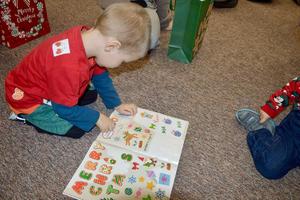 służby mundurowe z wizytą w domu dziecka