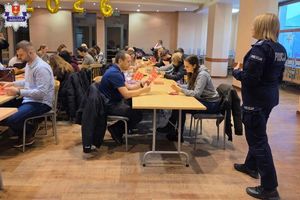 spotkanie policjantki z wolontariuszami WOŚP