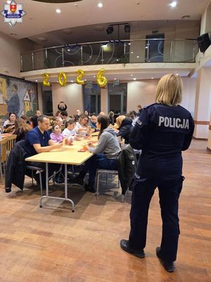 spotkanie policjantki z wolontariuszami WOŚP