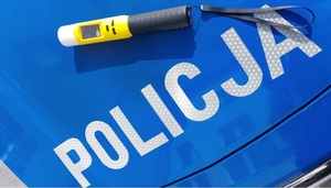 alkomat na masce radiowozu