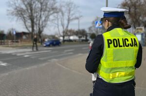 policjanta przy przejściu dla pieszych