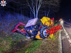 ciągnik rolniczy po wypadku drogowym