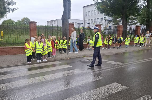 spotkanie policjanta z dziećmi